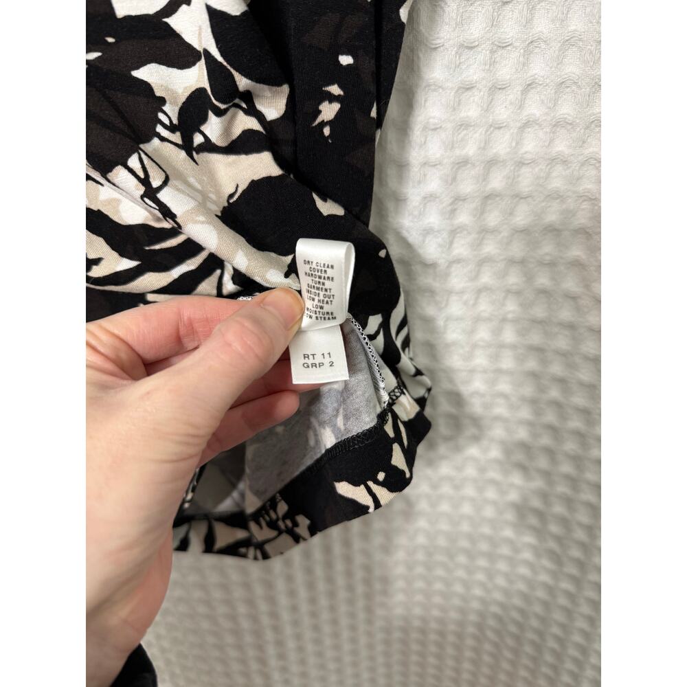 St. John Black White Tan Floral Short Sleeve Top Sz Med - Picture 5 of 7